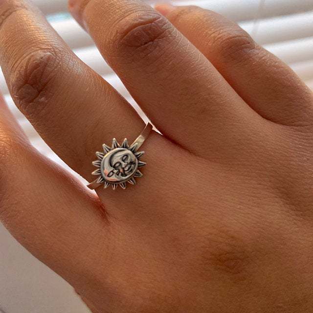 Retro Design Sense Sunflower Earrings