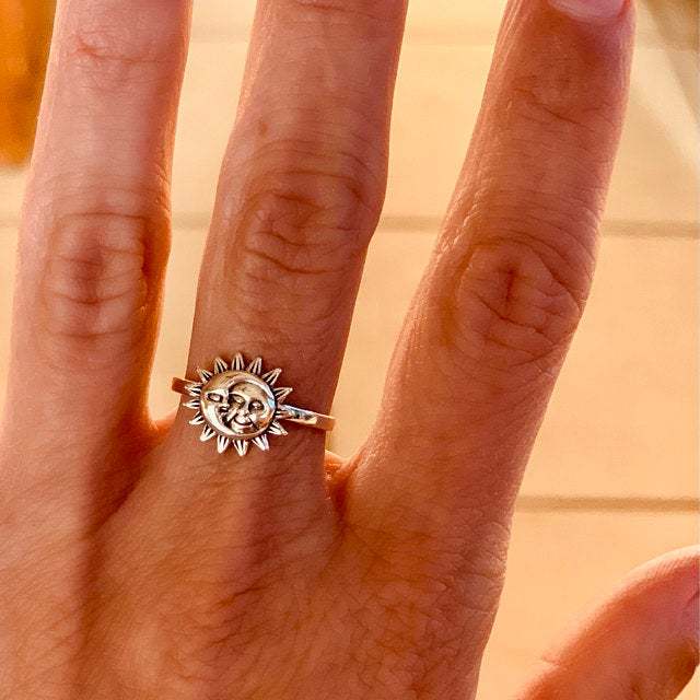 Retro Design Sense Sunflower Earrings